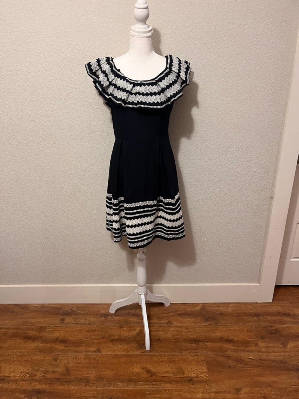 Romeo & Juliet Couture Black and White Ruffled Yoke Mini Dress